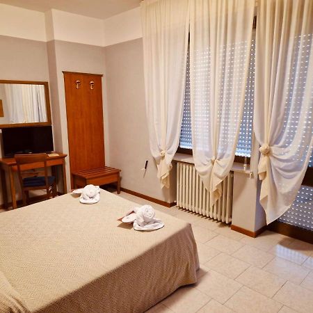 Hotel Roccaporena & La Margherita Cascia Bagian luar foto