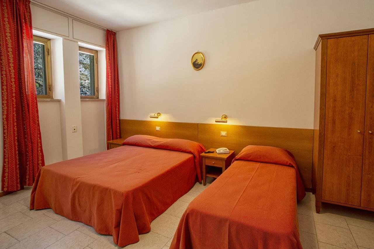 Hotel Roccaporena & La Margherita Cascia Bagian luar foto