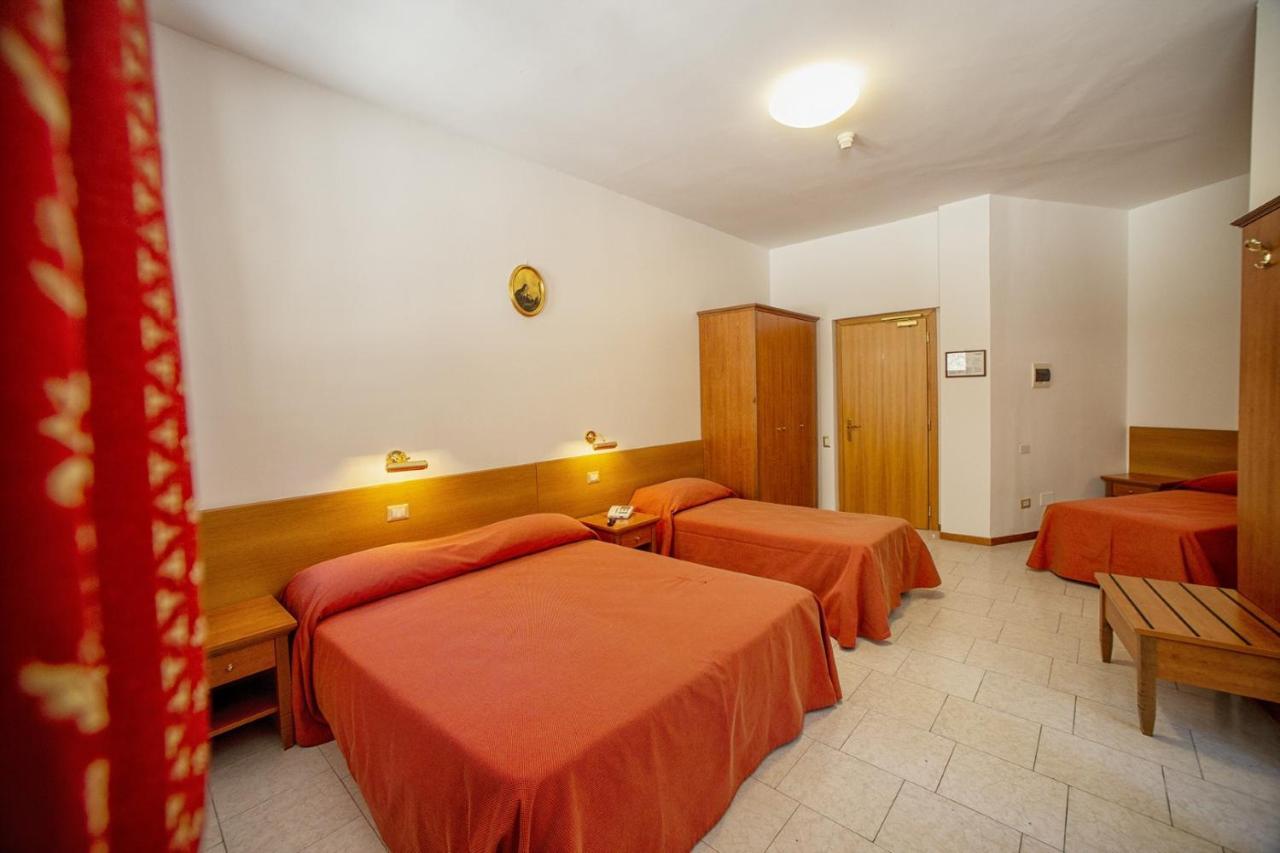 Hotel Roccaporena & La Margherita Cascia Bagian luar foto