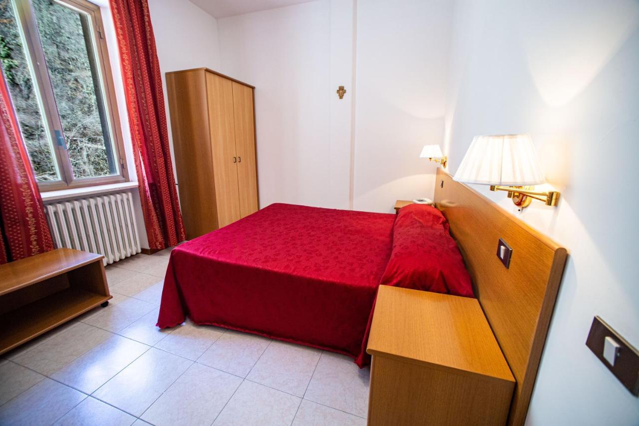 Hotel Roccaporena & La Margherita Cascia Bagian luar foto