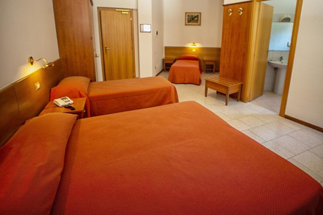 Hotel Roccaporena & La Margherita Cascia Bagian luar foto