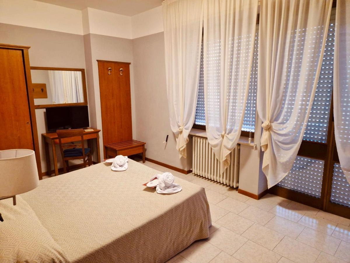 Hotel Roccaporena & La Margherita Cascia Bagian luar foto