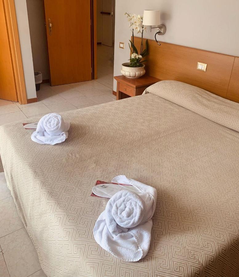 Hotel Roccaporena & La Margherita Cascia Bagian luar foto