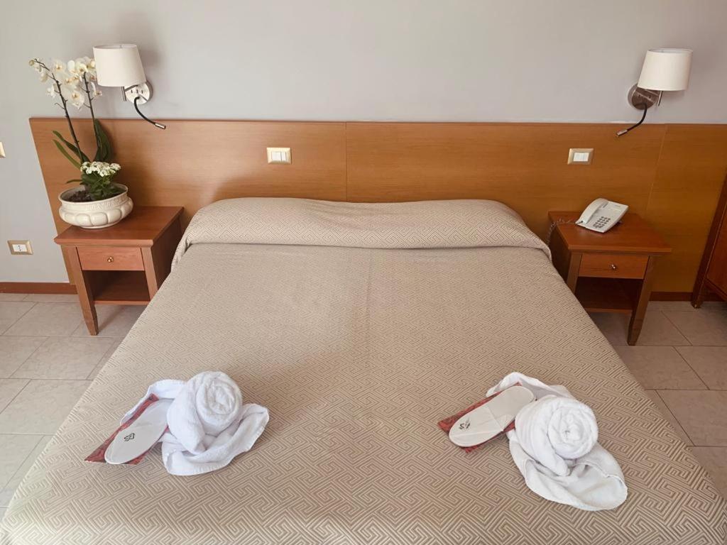 Hotel Roccaporena & La Margherita Cascia Bagian luar foto