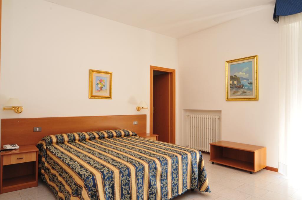 Hotel Roccaporena & La Margherita Cascia Bagian luar foto