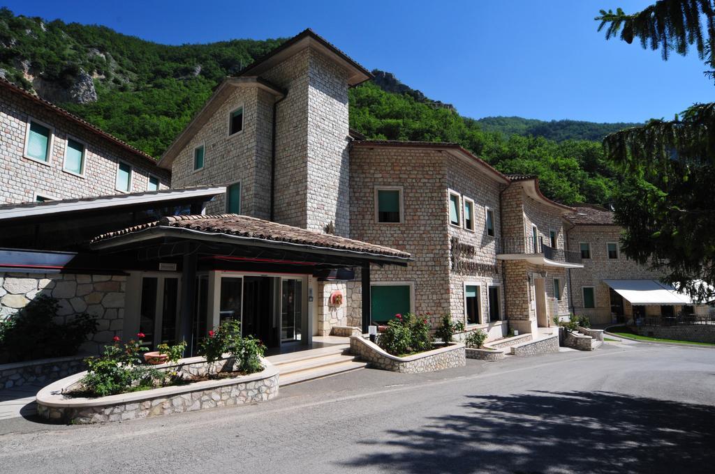 Hotel Roccaporena & La Margherita Cascia Bagian luar foto